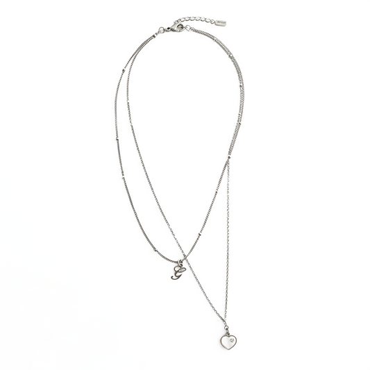 Collana in argento con iniziale e ciondolo a cuore