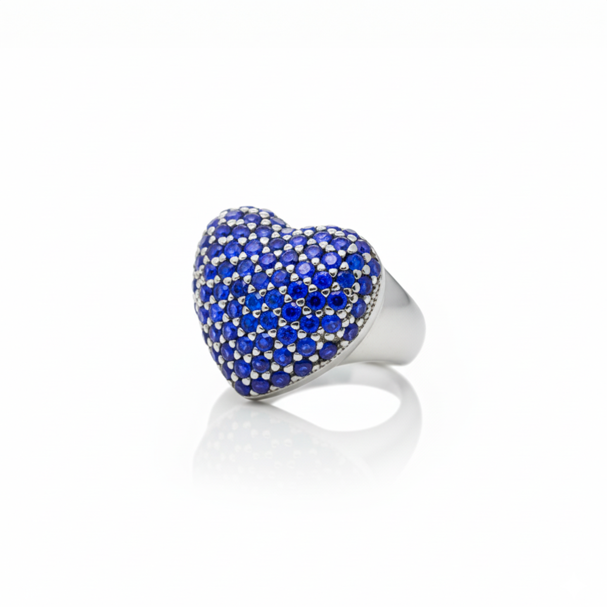 Anello in argento a forma di cuore con zirconi