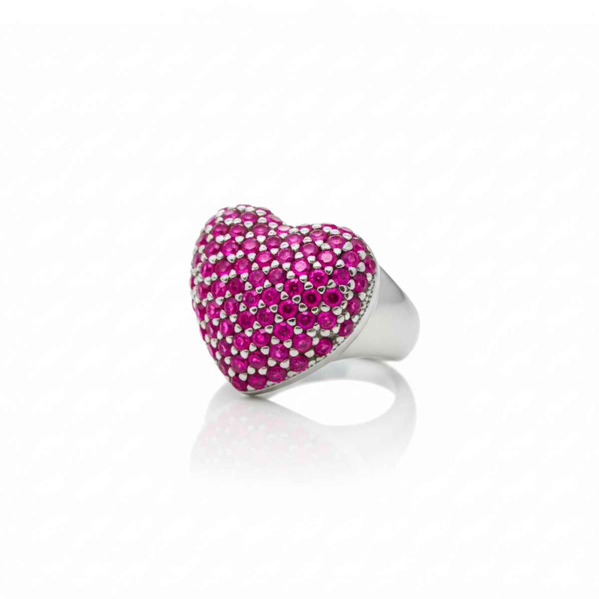 Anello in argento a forma di cuore con zirconi