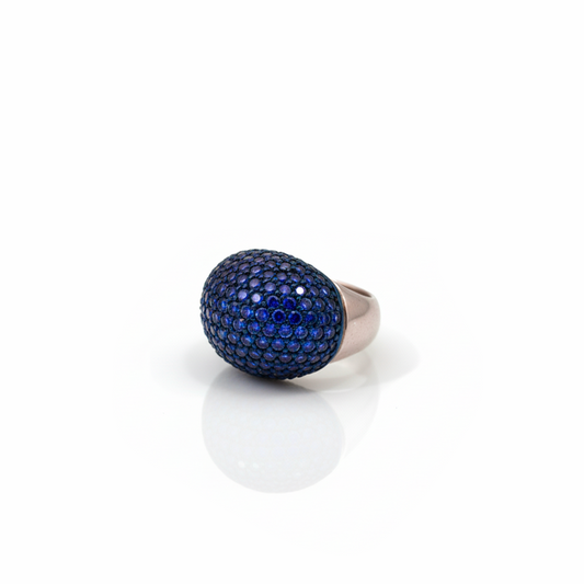 Anello in argento con cupola di zirconi