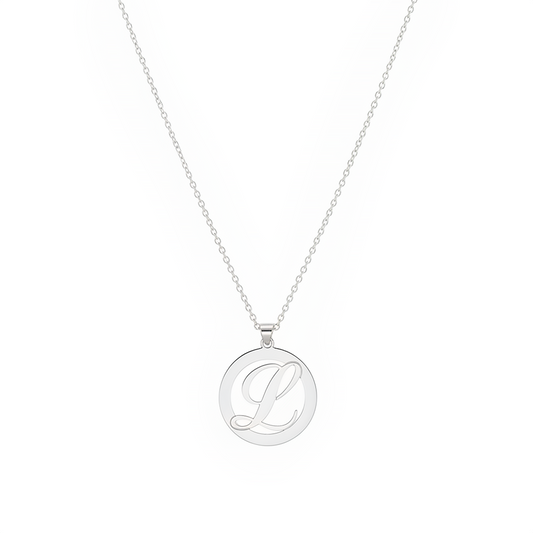 Collana in argento con iniziale incisa